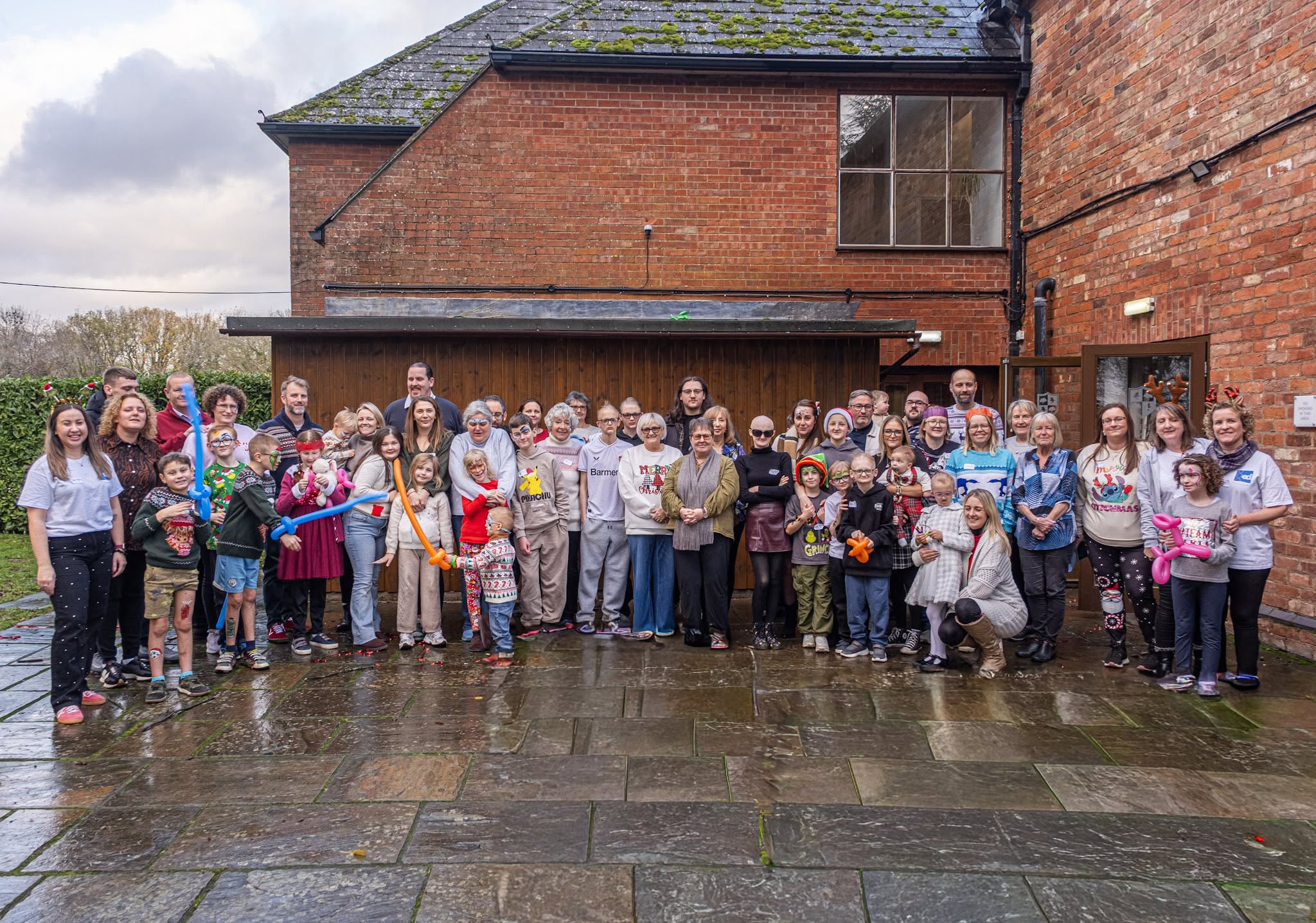 710742288_2623538411381765_6950025911159533958_n group photo outside of ed community who attended the christmas party in 2025